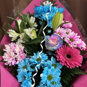 Toutes Occasions Un arrangement vibrant d’aqua et de fuchsia, apportant fraîcheur et énergie. Parfait pour ajouter une touche de dynamisme et de couleur à toute occasion spéciale. Bouquet Aqua Et Fuschia