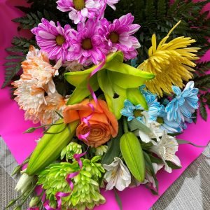 Bouquet de fleurs multi couleurs éclatantes, idéal pour toute occasion, apportant joie et vivacité à votre décoration.